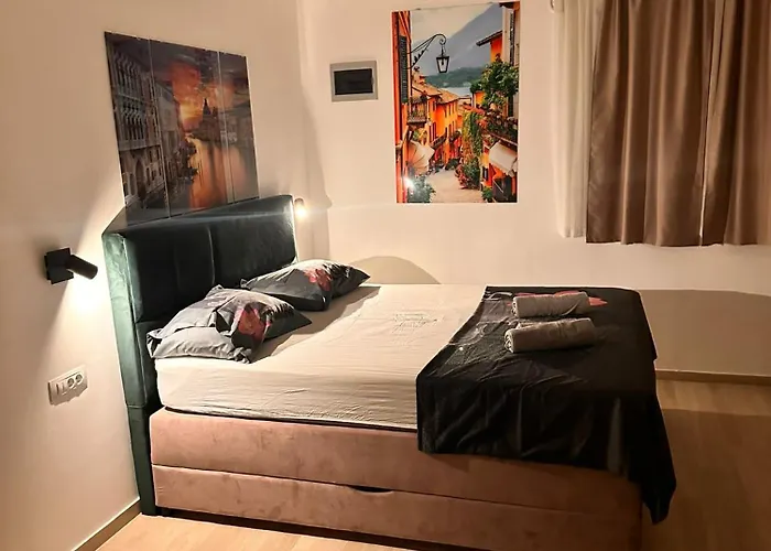 Old *** Apartment *