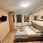 Apartment Old ***