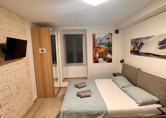 Апартаменты Old ***